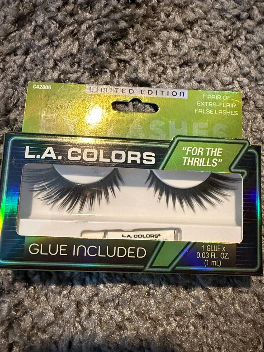 L.A. COLORS For The Thrills Extra-Flair False Lashes with Glue - Black